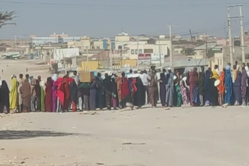 Long line to vote in Somaliland.