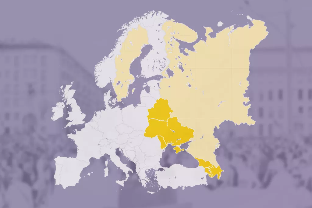 Karta över Europa med länderna inom Östliga partnerskapet markerade i gult. I bakgrunden syns människor under en demonstration.