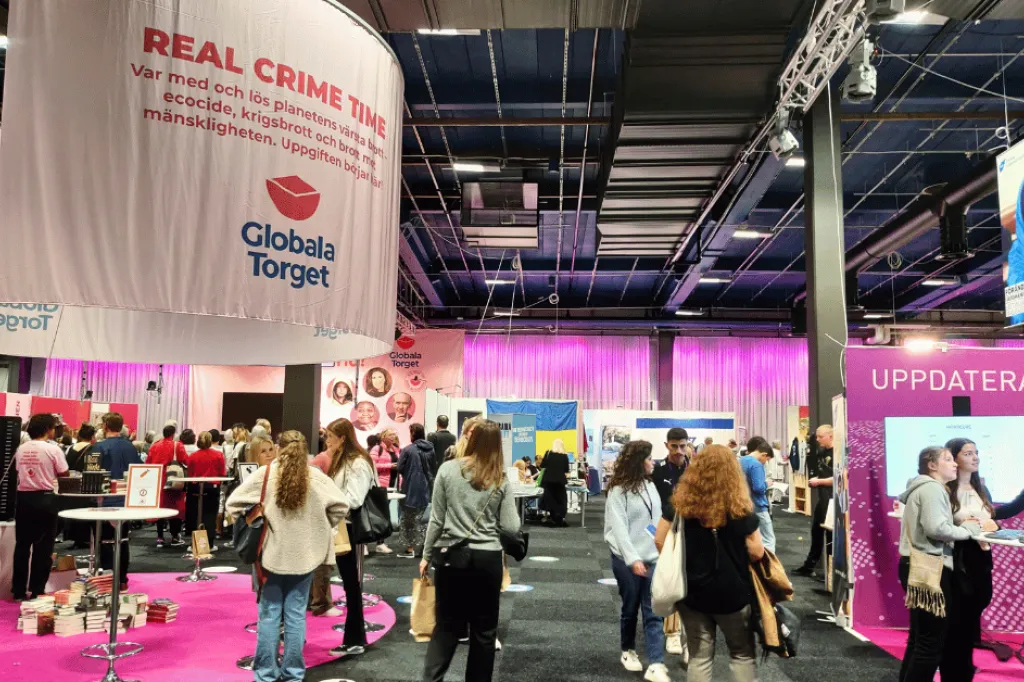 Folkvimmel på Globala torget 2022.