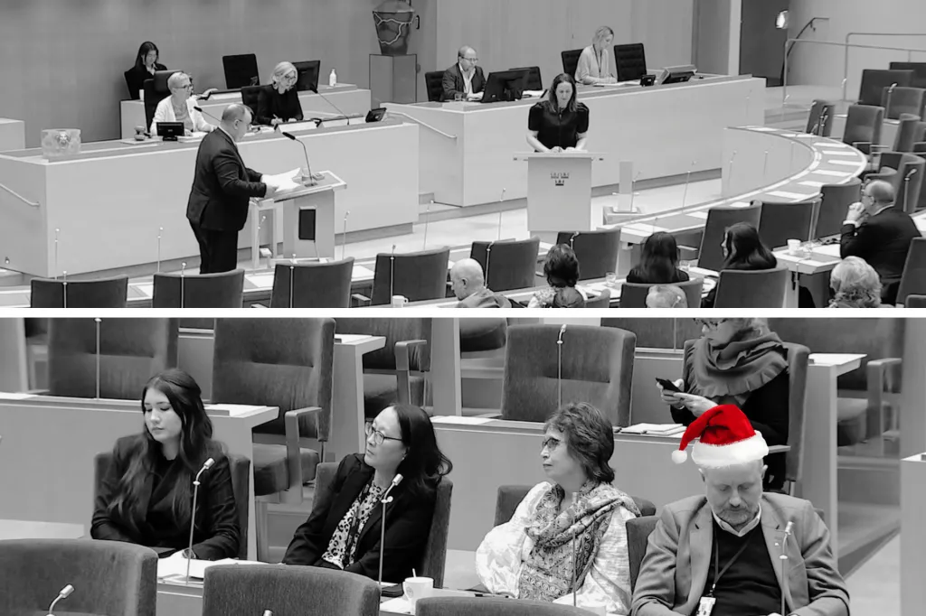 politiker debatterar i riksdagens kammare