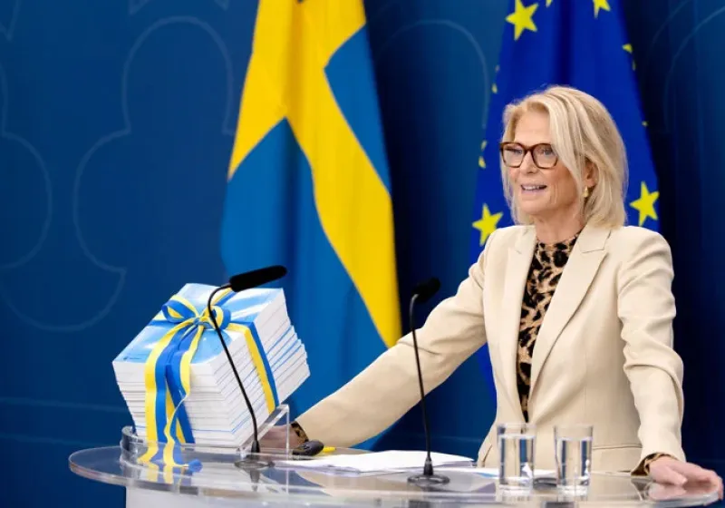 Finansminister Elisabeth Svantesson presenterar budgeten.