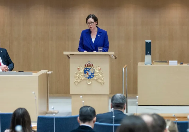 Utrikesminister Maria Malmer Stenergard (M) inledde den utrikespolitiska debatten den 12 februari 2025 med att presentera regeringens utrikespolitik.