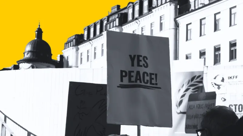Protest sign that says yes peace!